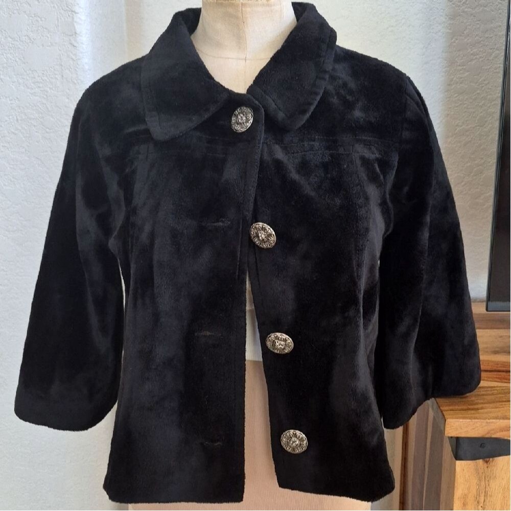 C. Magic Cropped Faux Fur Swirl Design, Lion Head Silver Button Jacket Sz Medium